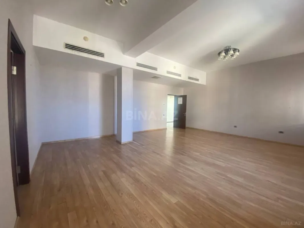 Kirayə verilir 20 otaqlı ofis 1320 m²