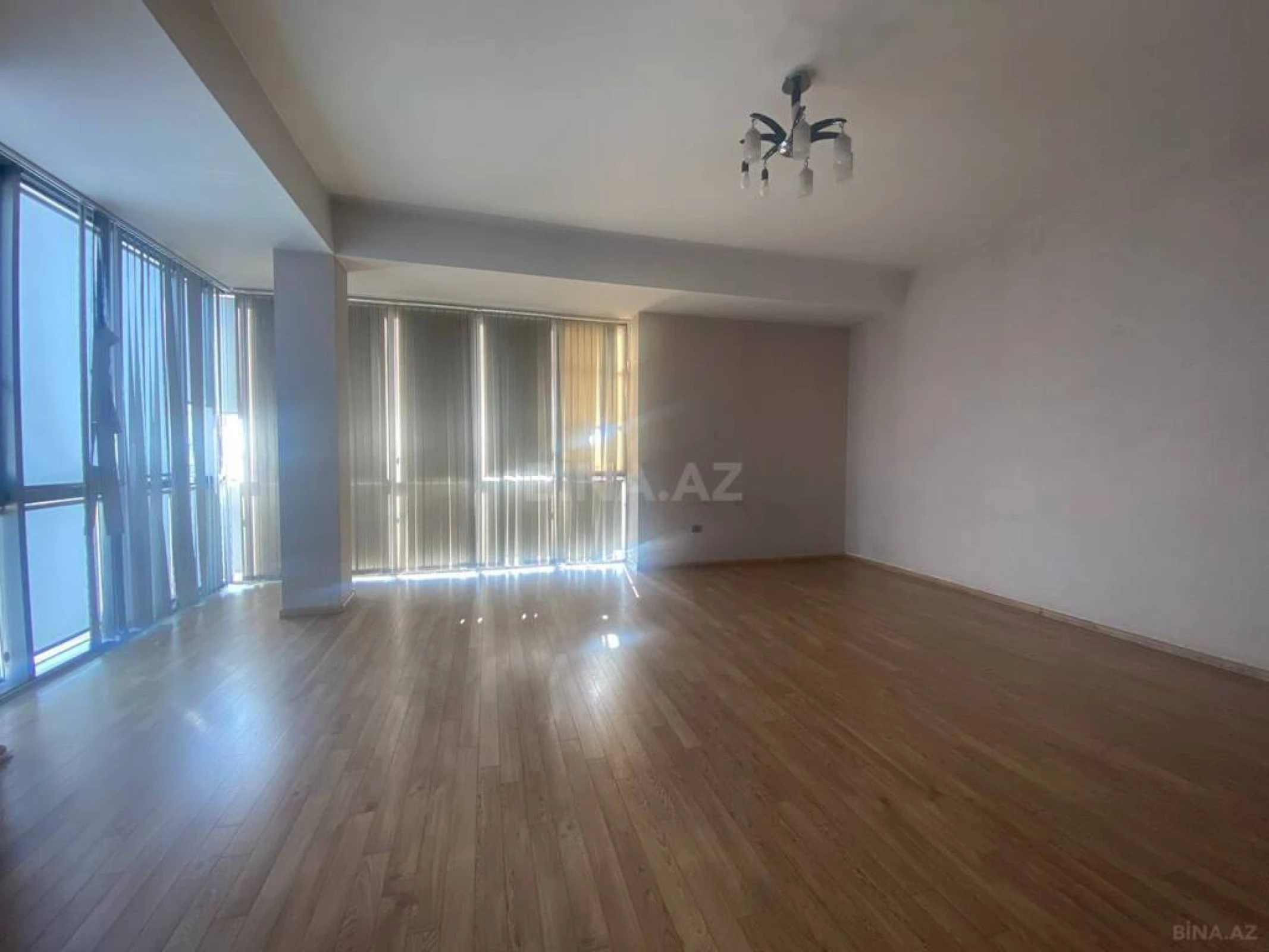 Kirayə verilir 20 otaqlı ofis 1320 m²