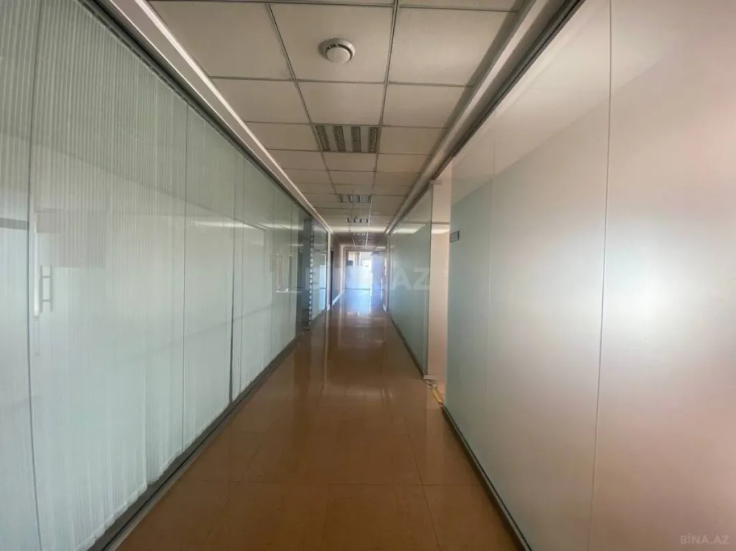 Kirayə verilir 20 otaqlı ofis 1320 m²