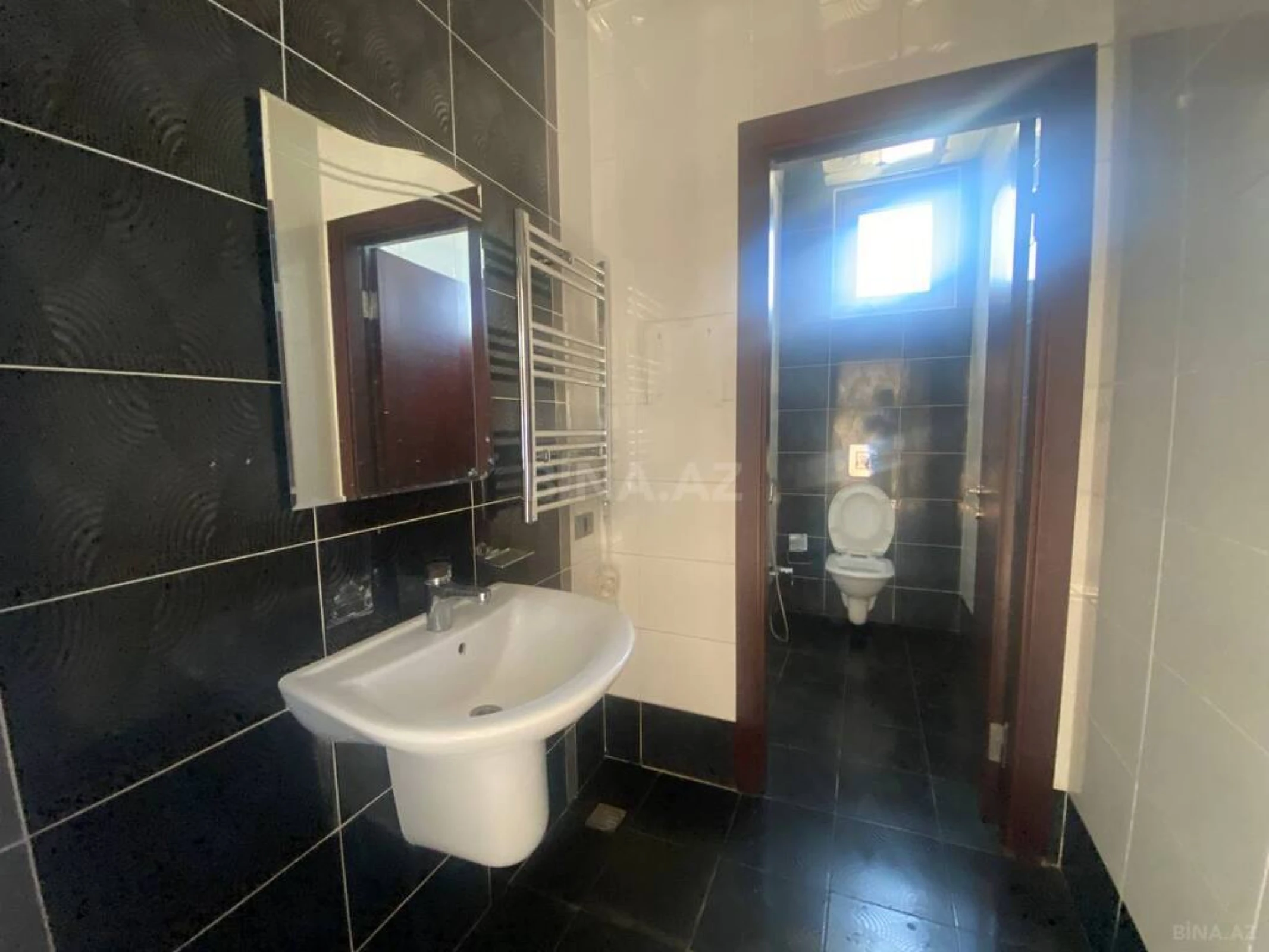 Kirayə verilir 20 otaqlı ofis 1320 m²