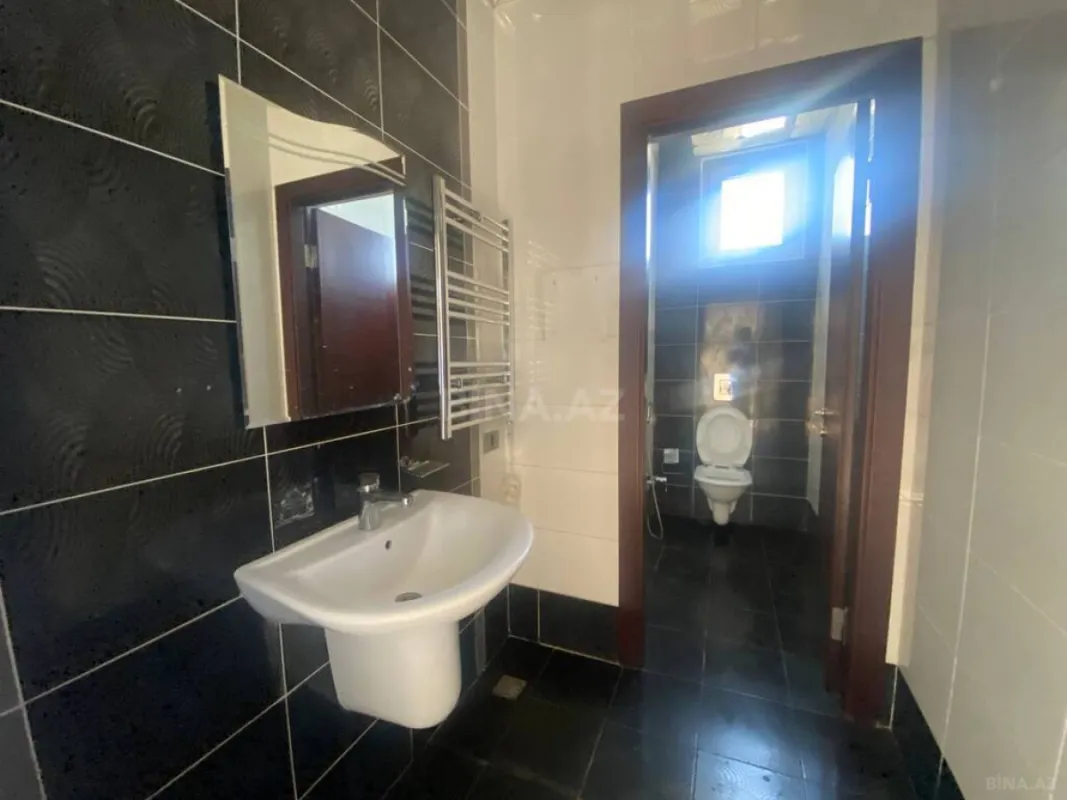 Kirayə verilir 20 otaqlı ofis 1320 m²