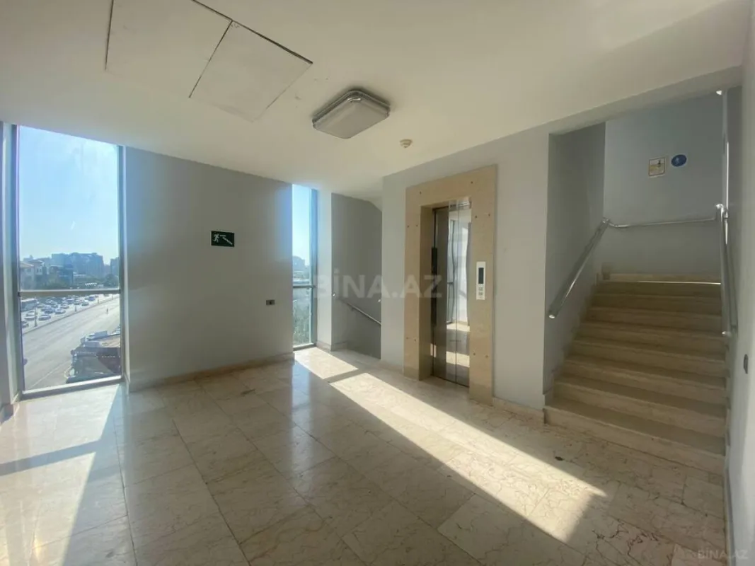 Kirayə verilir 20 otaqlı ofis 1320 m²