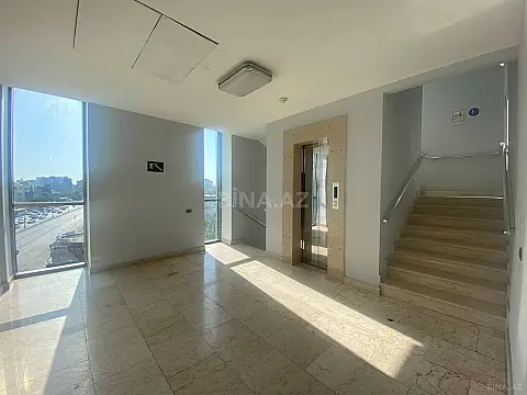 Kirayə verilir 20 otaqlı ofis 1320 m²