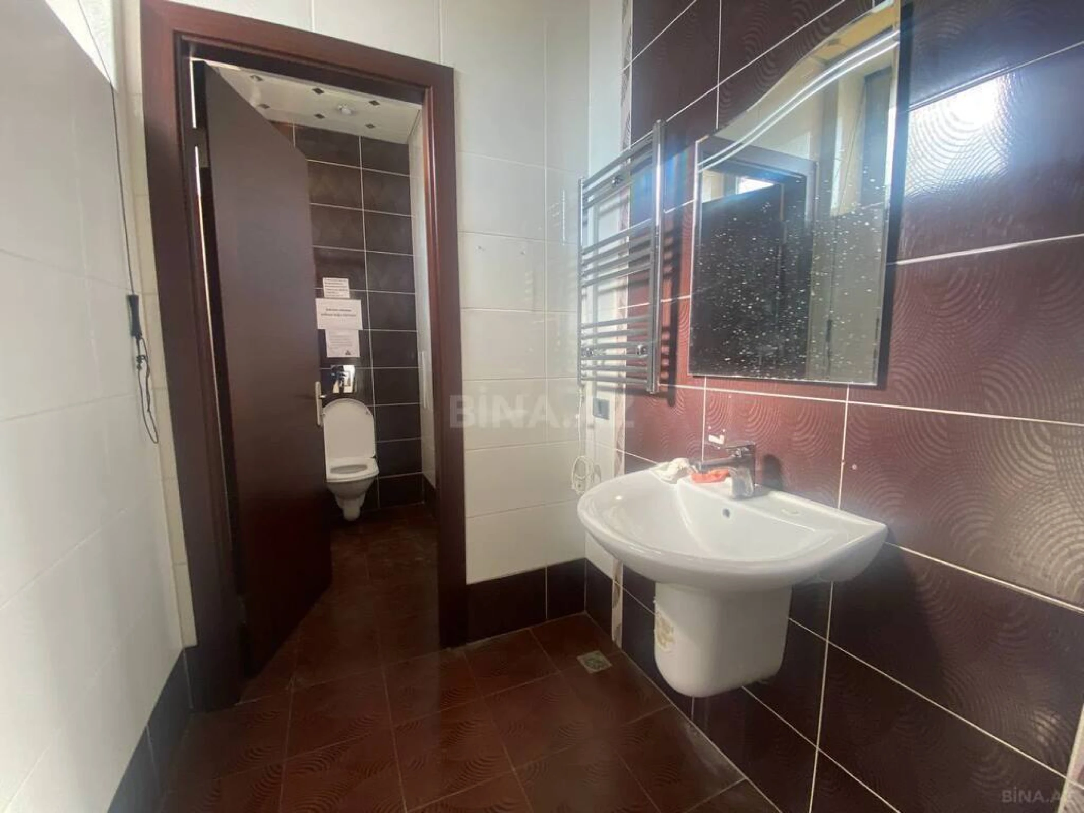 Kirayə verilir 20 otaqlı ofis 1320 m²