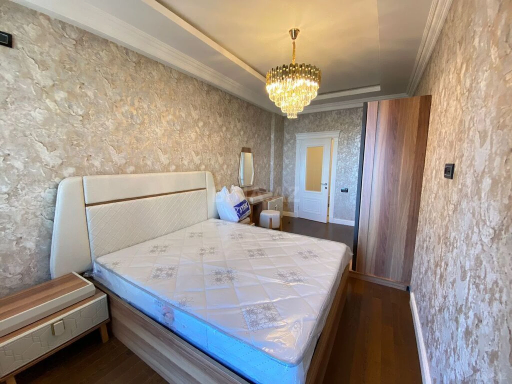 Kirayə verilir 2 otaqlı mənzil 70 m²