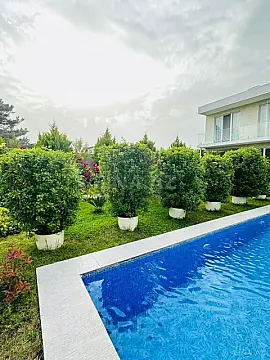 Kirayə verilir 5 otaqlı həyət evi 300 m²
