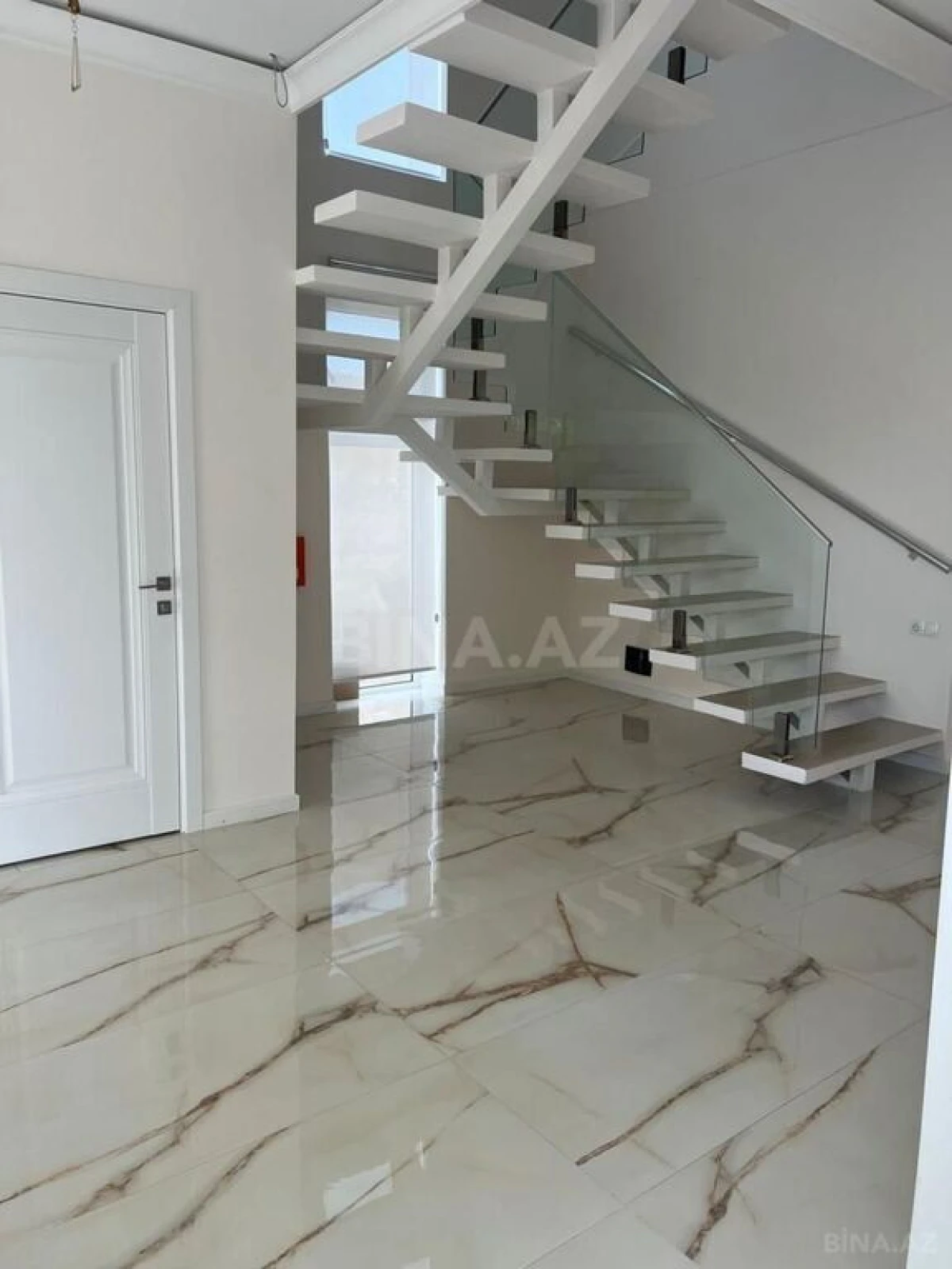 Kirayə verilir 5 otaqlı həyət evi 300 m²