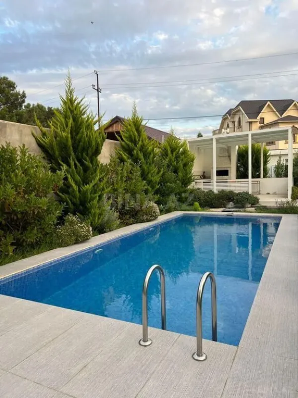 Kirayə verilir 5 otaqlı həyət evi 300 m²