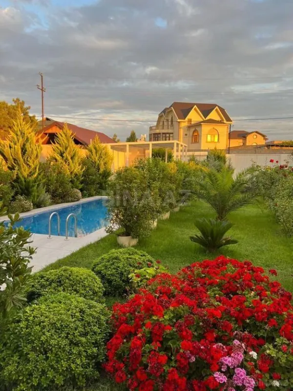 Kirayə verilir 5 otaqlı həyət evi 300 m²