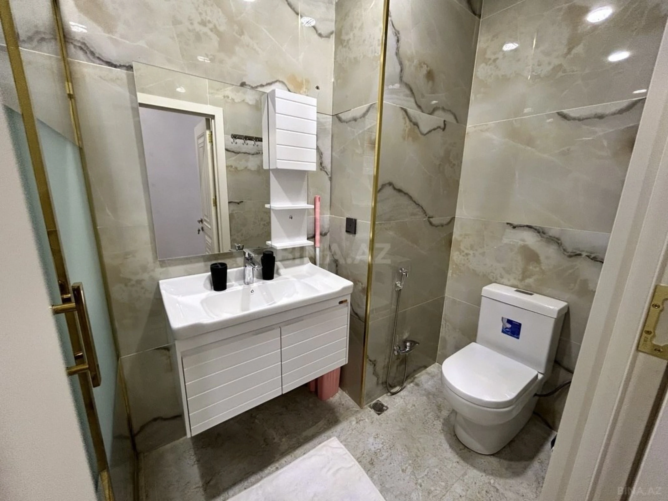 Kirayə verilir 2 otaqlı mənzil 60 m²