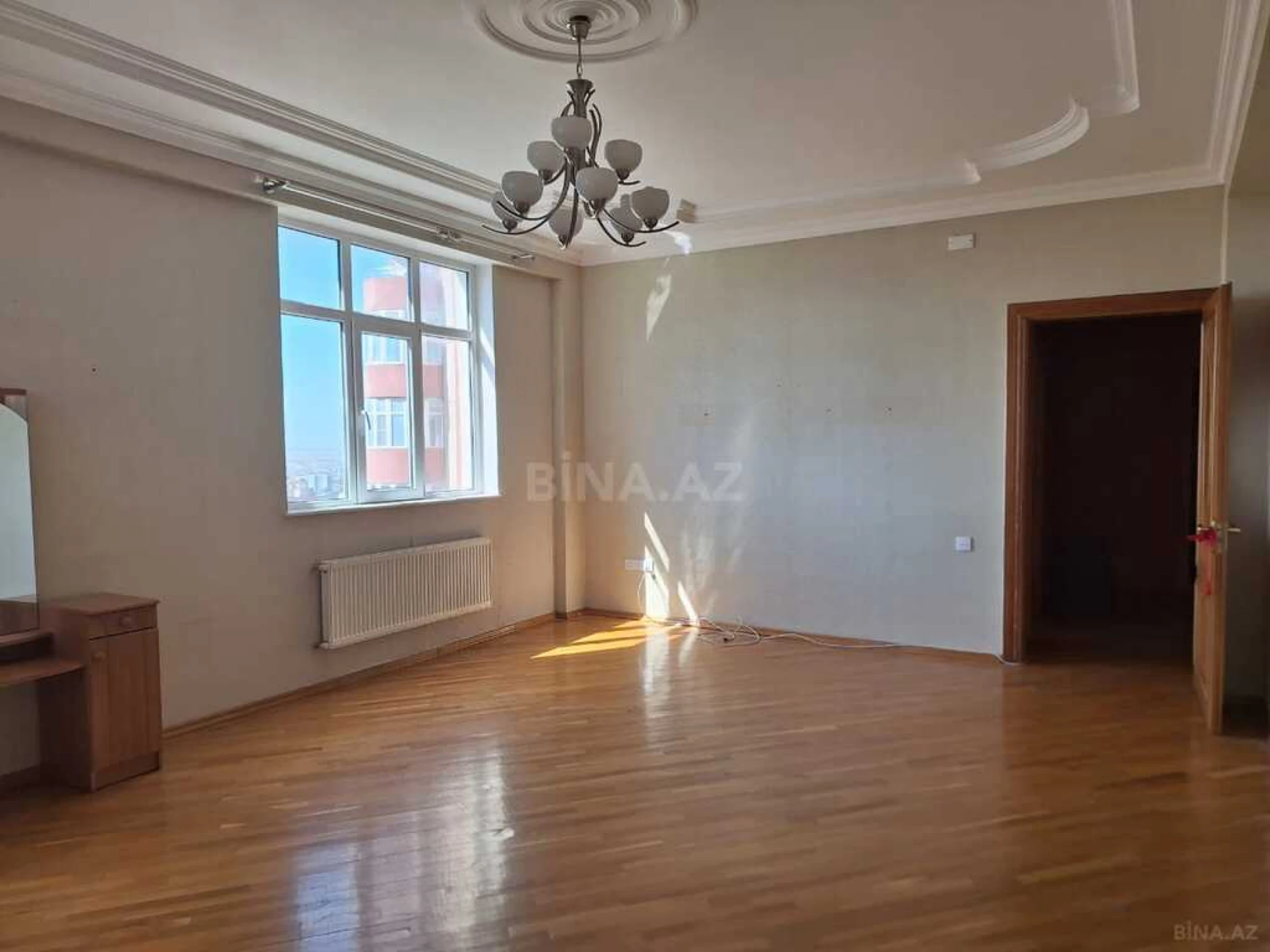 Satılır 2 otaqlı mənzil 79 m²