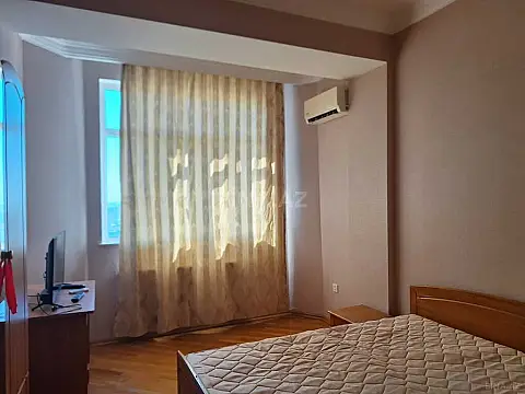 Satılır 2 otaqlı mənzil 79 m²