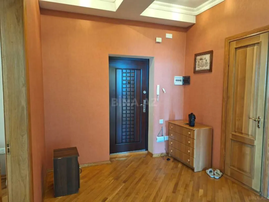 Satılır 2 otaqlı mənzil 79 m²