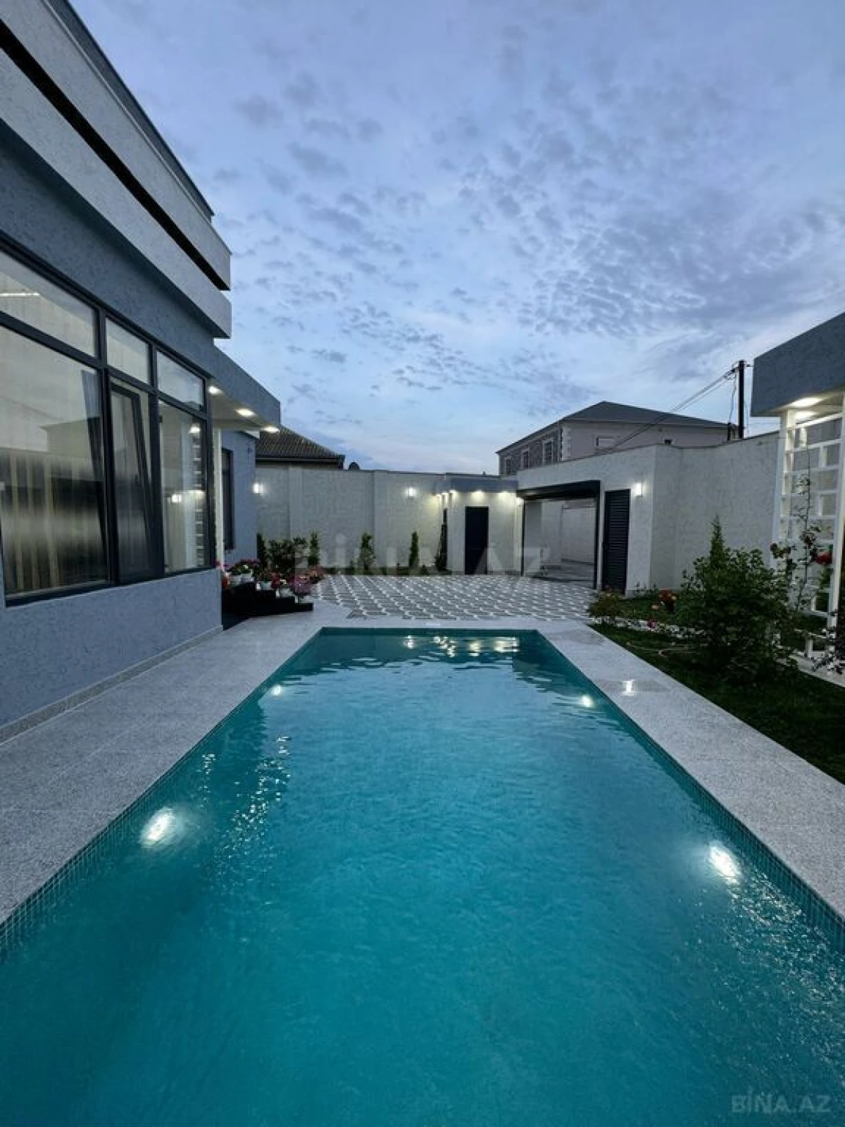 Satılır 4 otaqlı həyət evi 180 m²