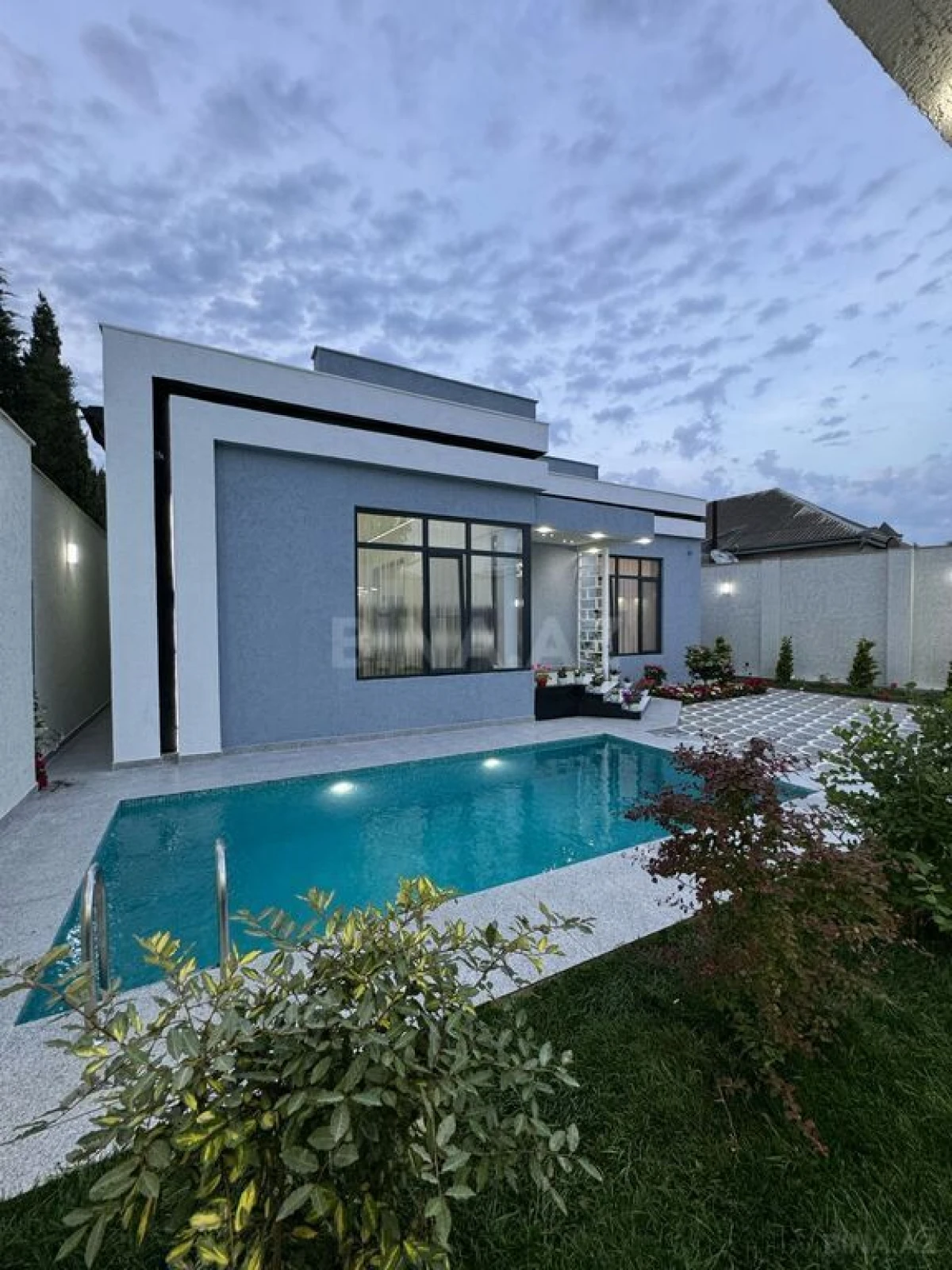 Satılır 4 otaqlı həyət evi 180 m²