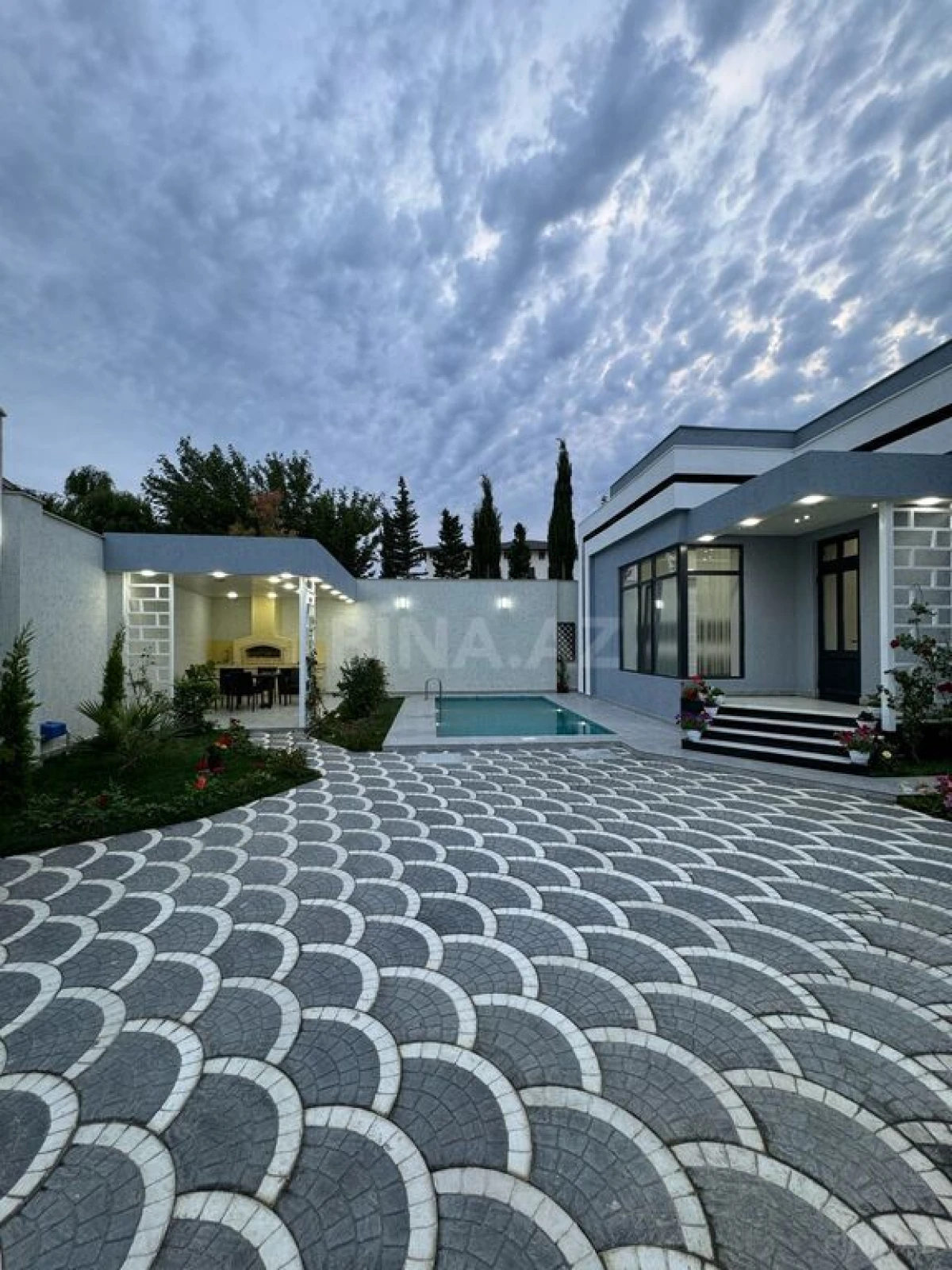 Satılır 4 otaqlı həyət evi 180 m²