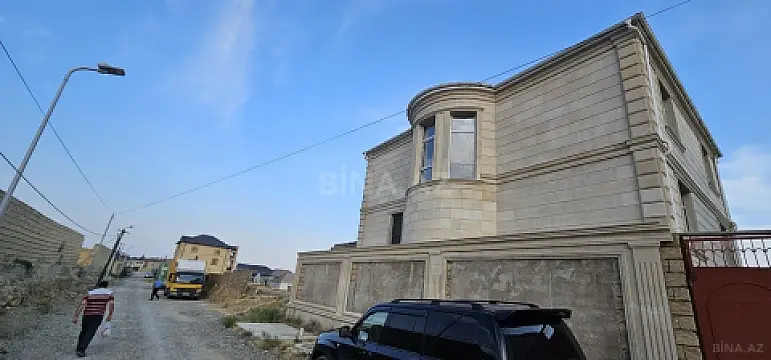 Satılır 9 otaqlı həyət evi 600 m²
