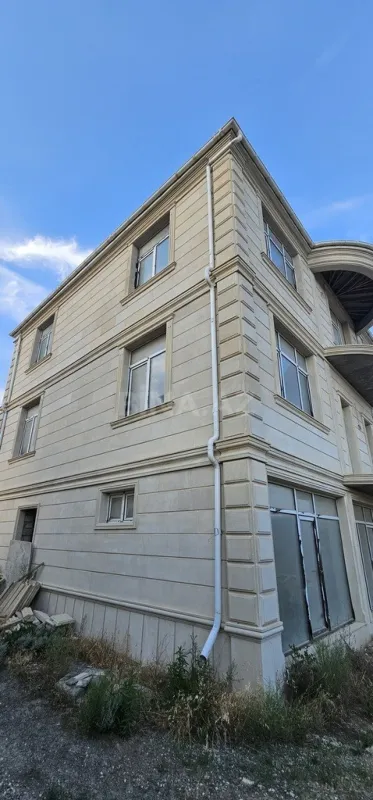 Satılır 9 otaqlı həyət evi 600 m²