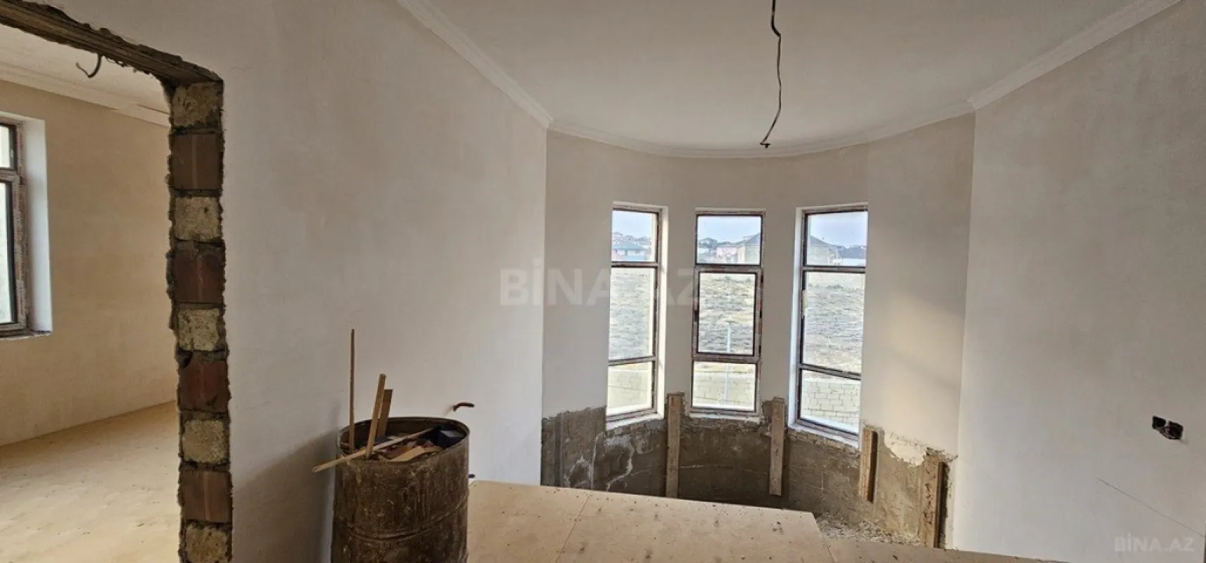 Satılır 9 otaqlı həyət evi 600 m²