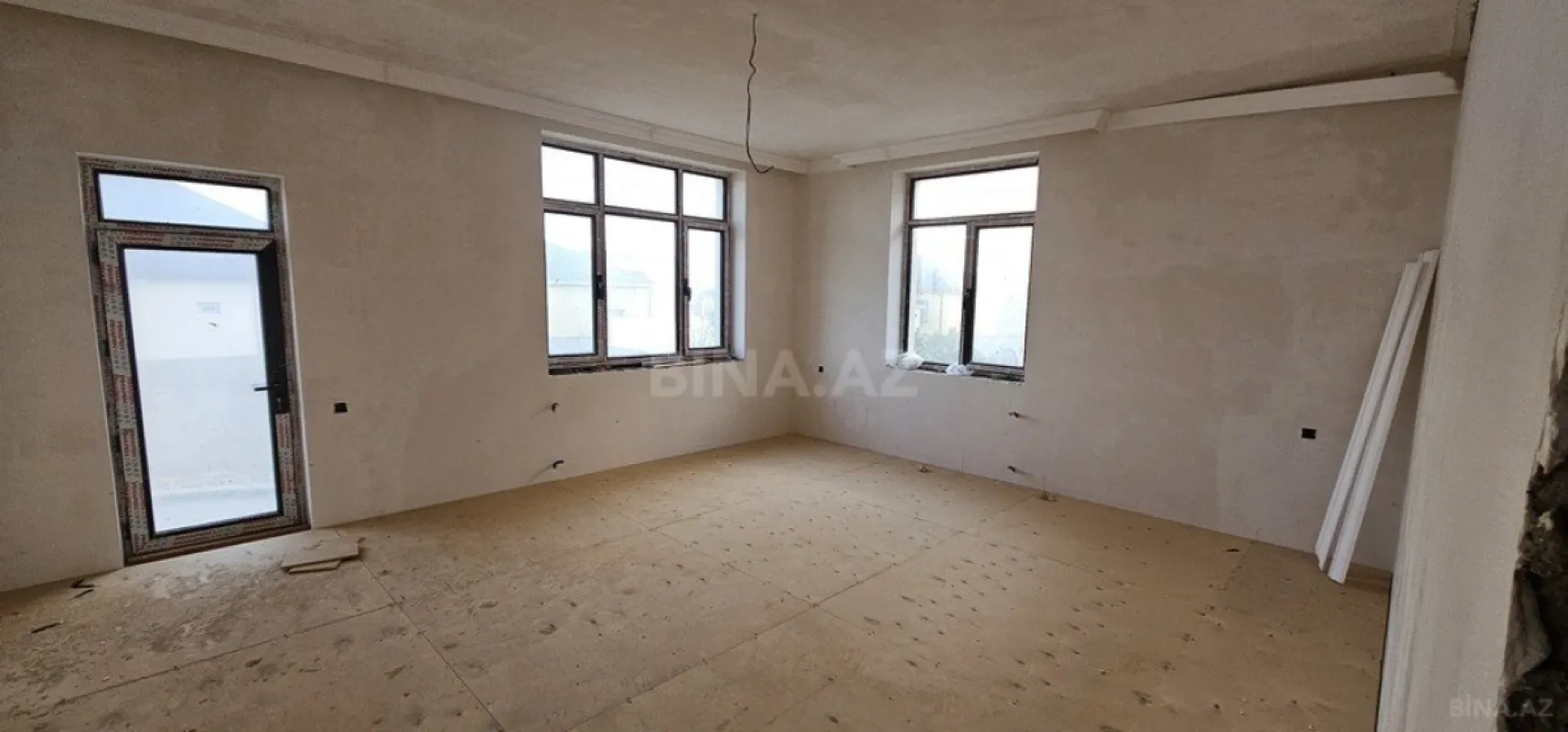 Satılır 9 otaqlı həyət evi 600 m²