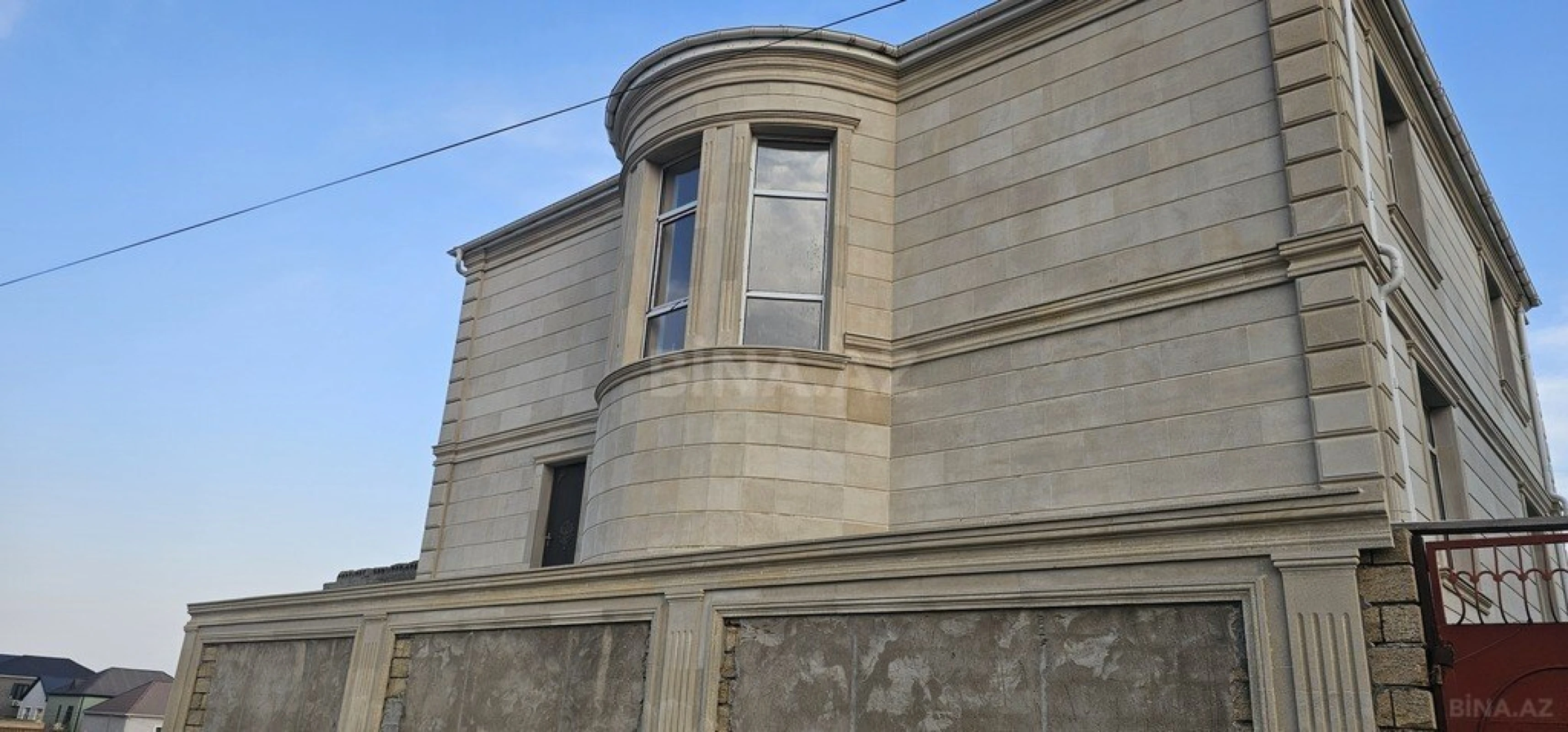 Satılır 9 otaqlı həyət evi 600 m²