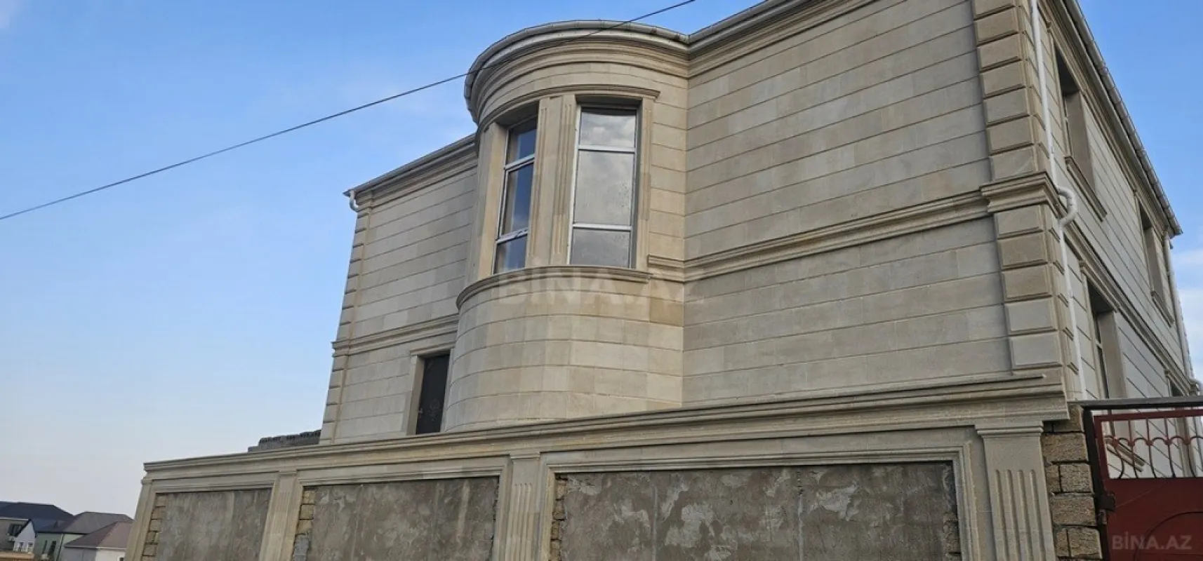 Satılır 9 otaqlı həyət evi 600 m²