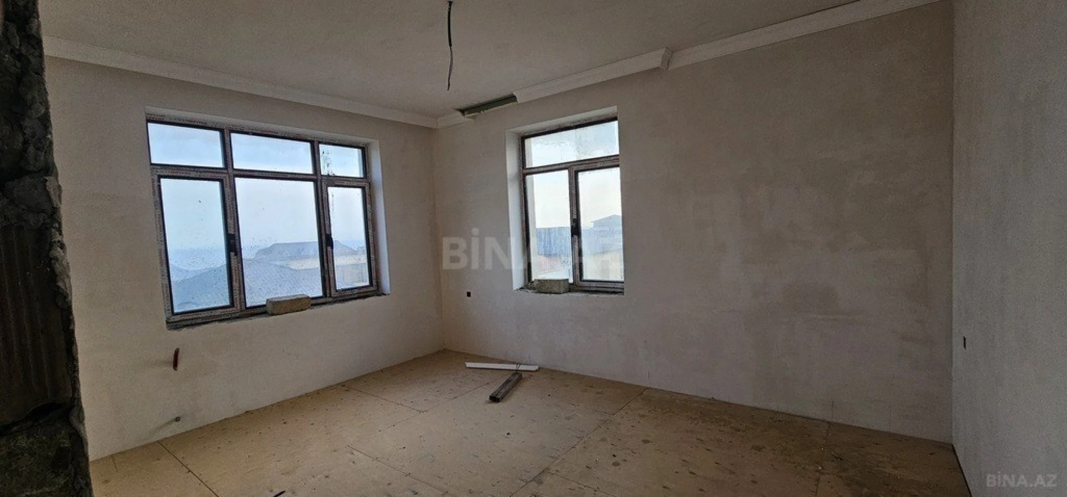 Satılır 9 otaqlı həyət evi 600 m²