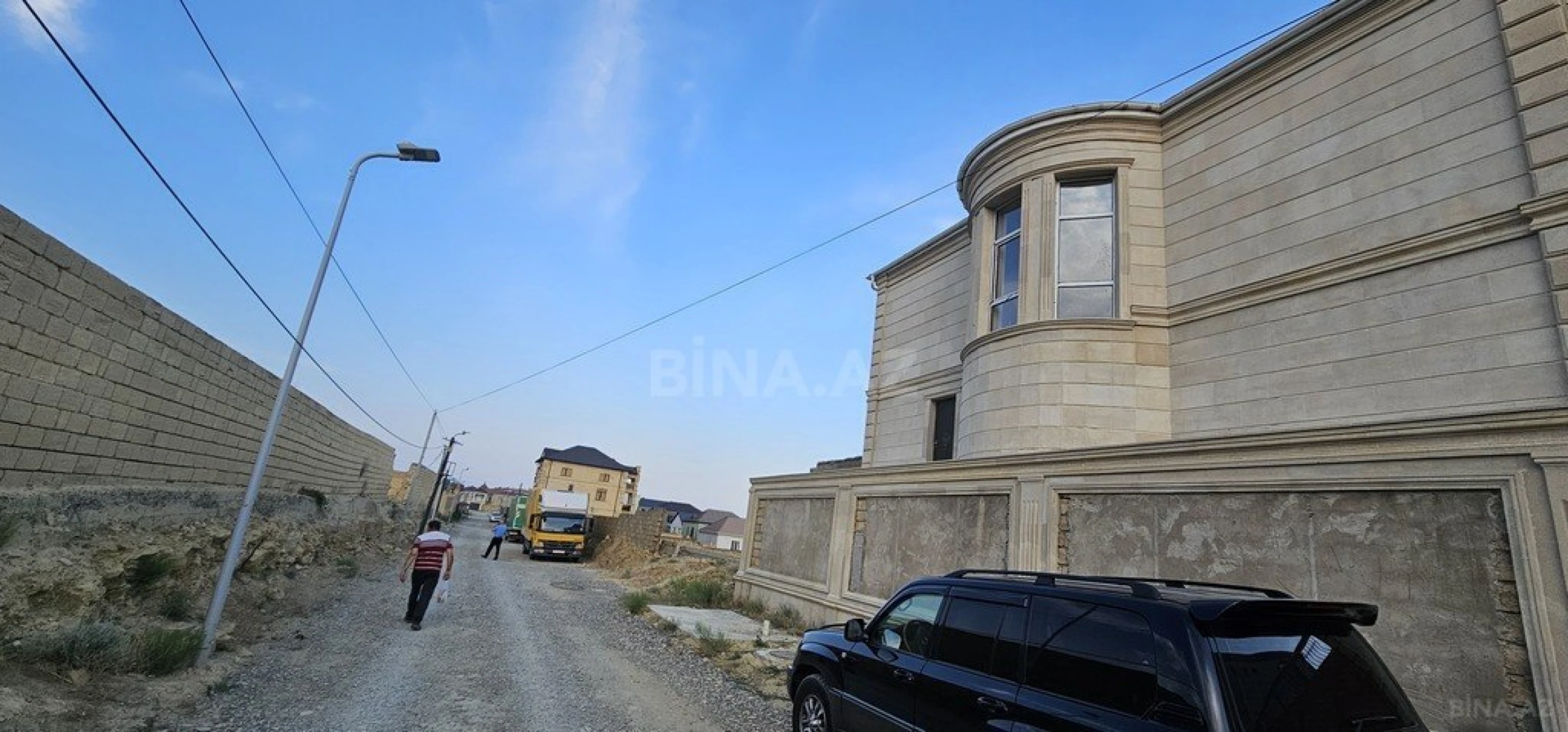 Satılır 9 otaqlı həyət evi 600 m²