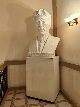 Satılır 4 otaqlı mənzil 130 m²