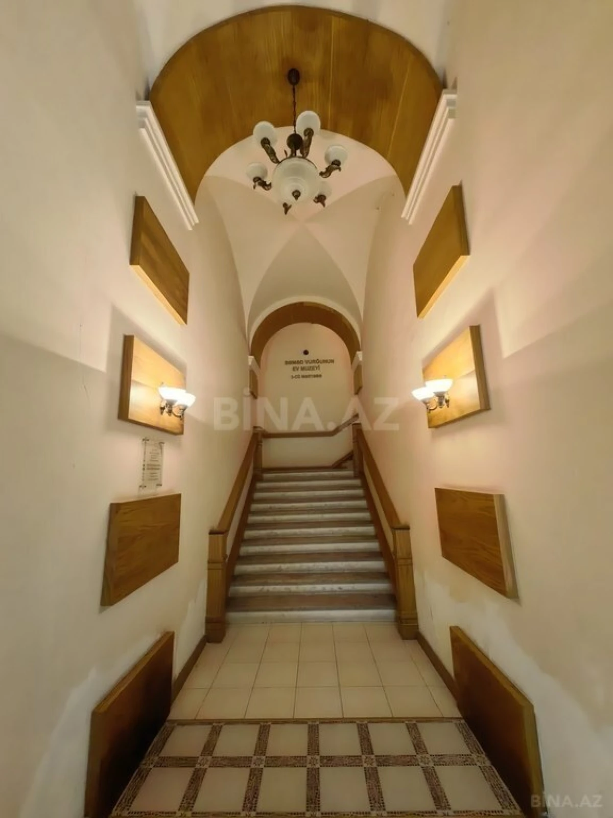 Satılır 4 otaqlı mənzil 130 m²