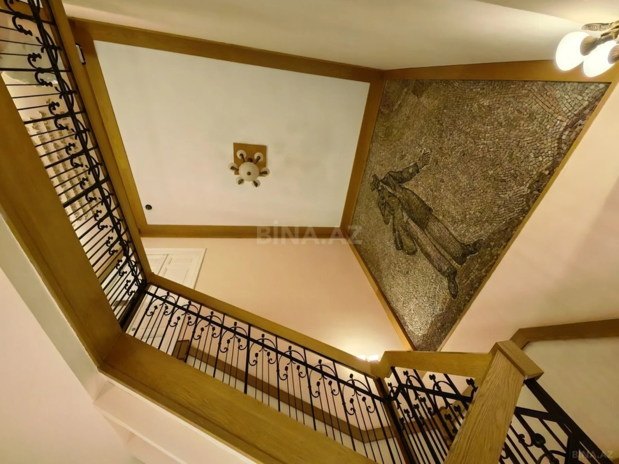 Satılır 4 otaqlı mənzil 130 m²