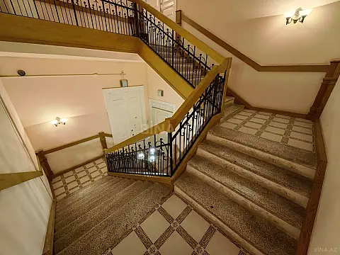 Satılır 4 otaqlı mənzil 130 m²