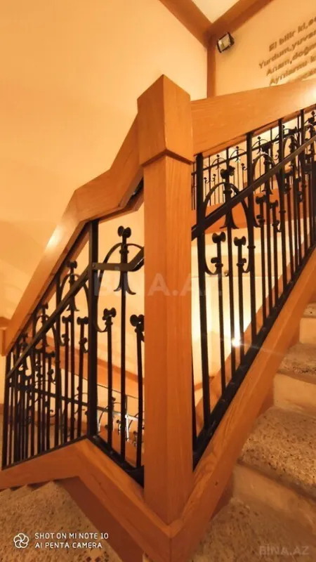 Satılır 4 otaqlı mənzil 130 m²