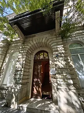 Satılır 4 otaqlı mənzil 130 m²