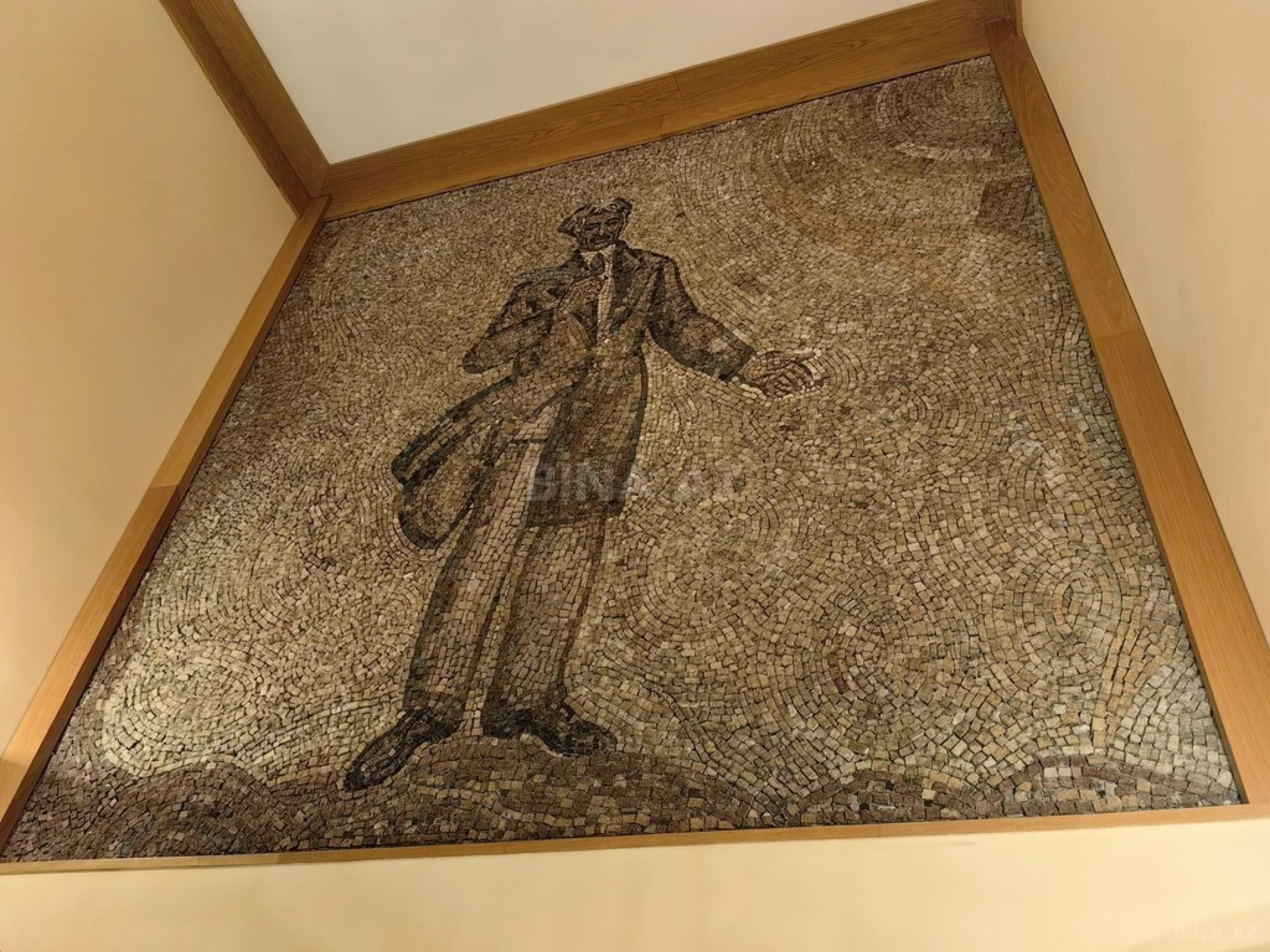 Satılır 4 otaqlı mənzil 130 m²