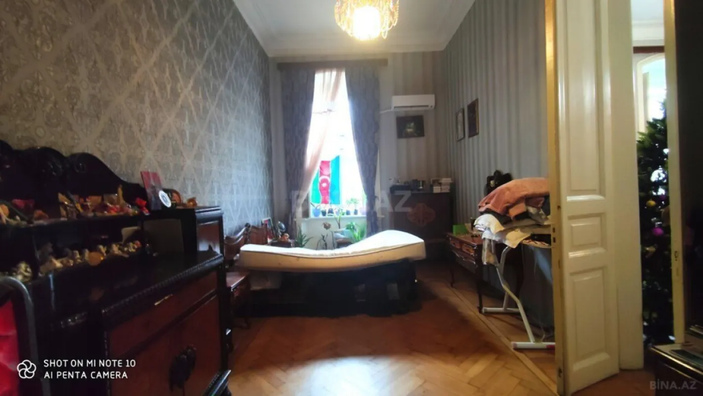 Satılır 4 otaqlı mənzil 130 m²