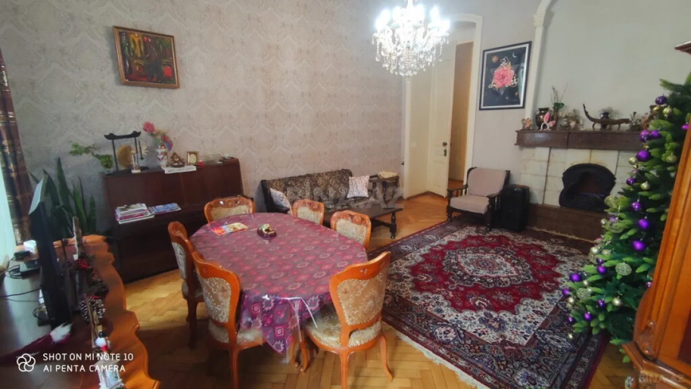 Satılır 4 otaqlı mənzil 130 m²