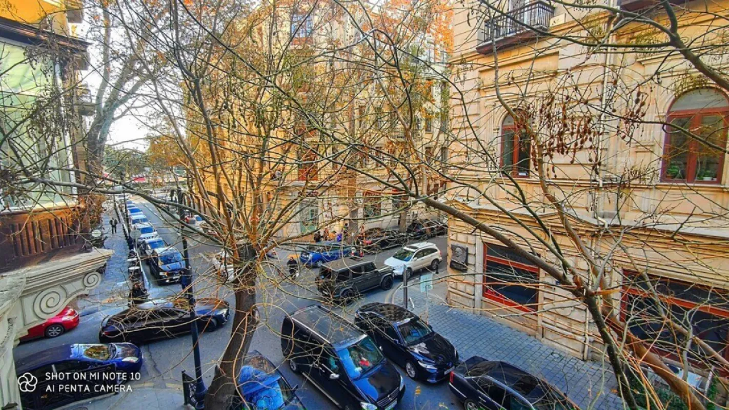 Satılır 4 otaqlı mənzil 130 m²