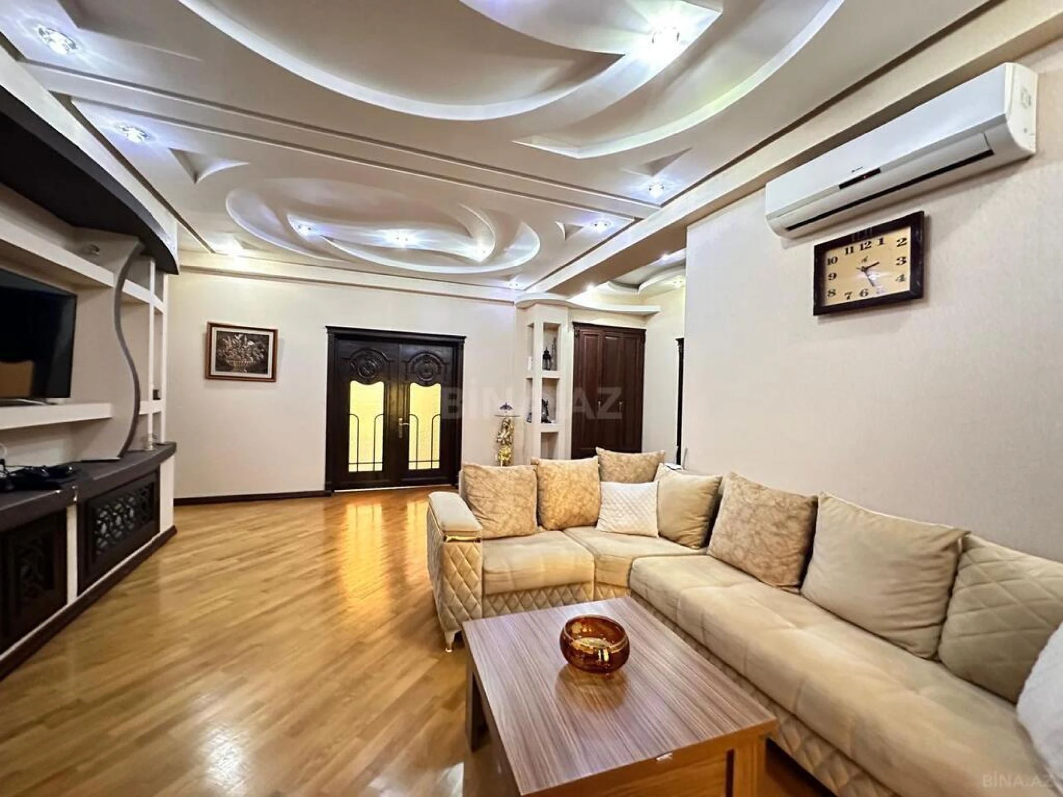 Satılır 5 otaqlı mənzil 260 m²