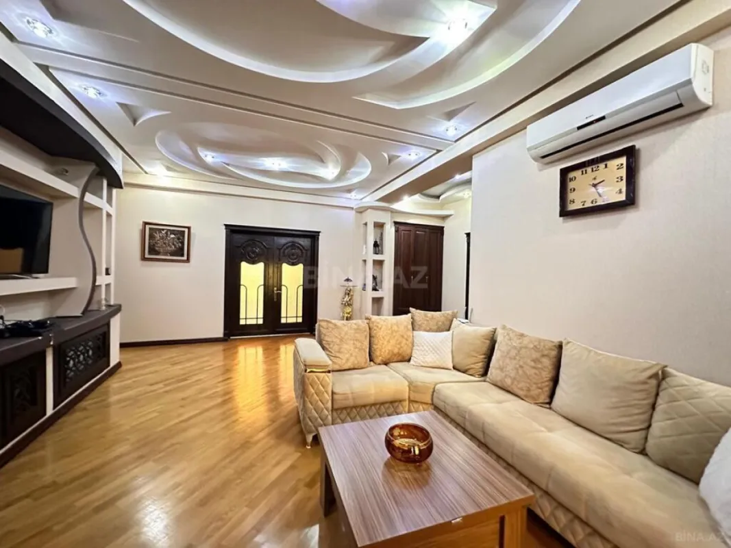 Satılır 5 otaqlı mənzil 260 m²