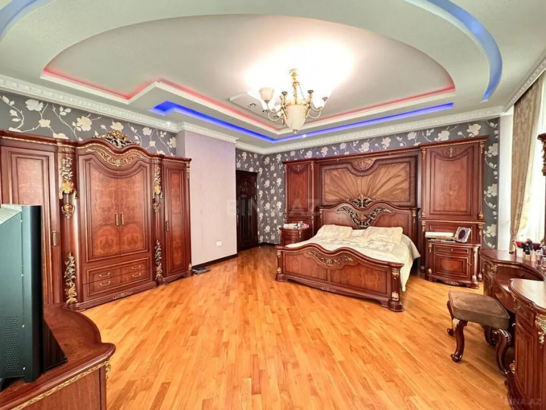 Satılır 5 otaqlı mənzil 260 m²