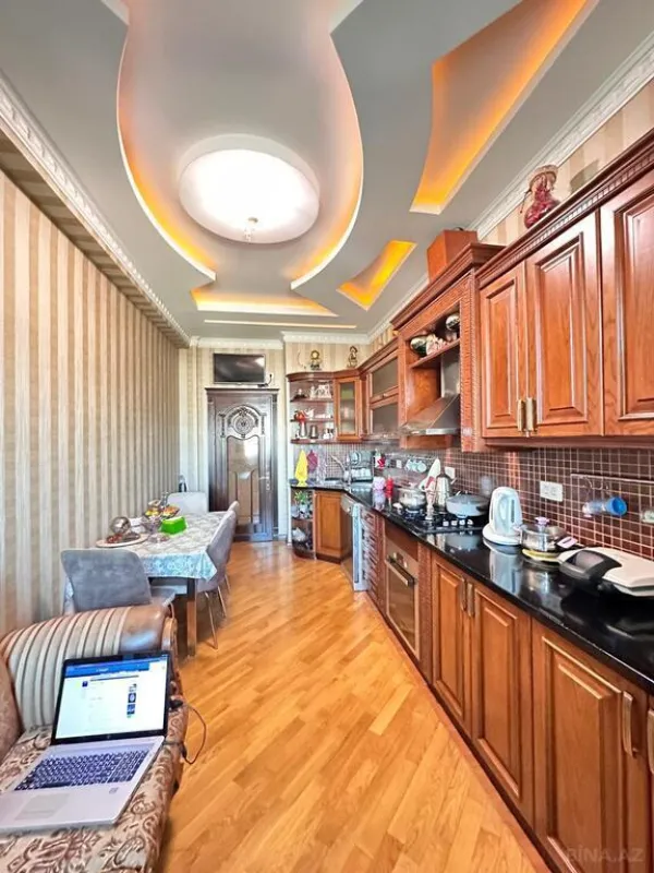 Satılır 5 otaqlı mənzil 260 m²