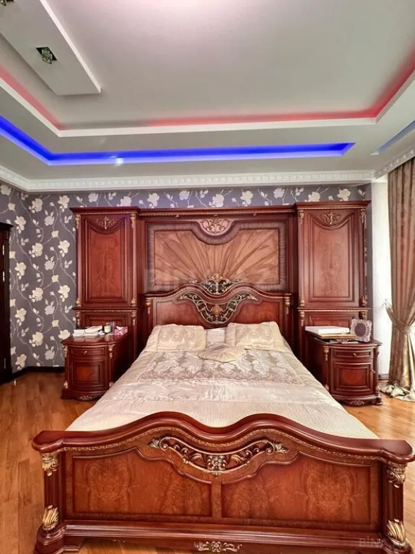 Satılır 5 otaqlı mənzil 260 m²