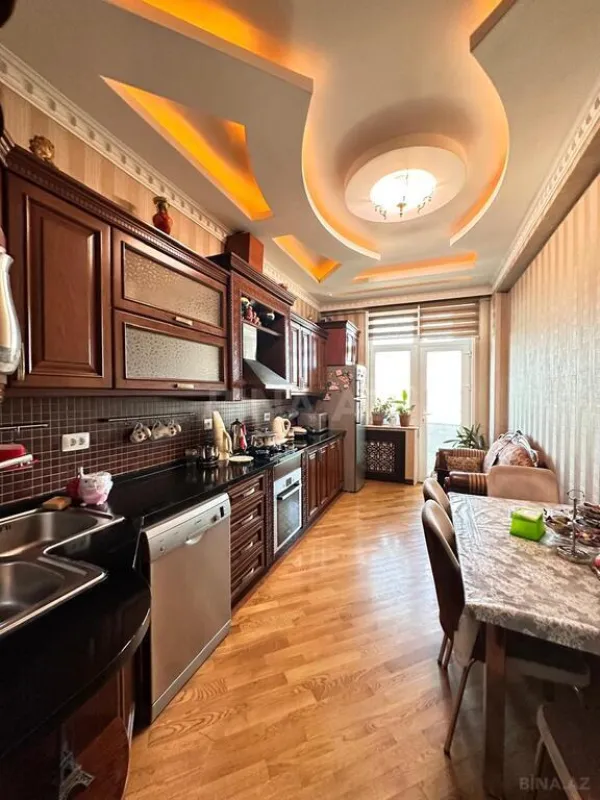 Satılır 5 otaqlı mənzil 260 m²