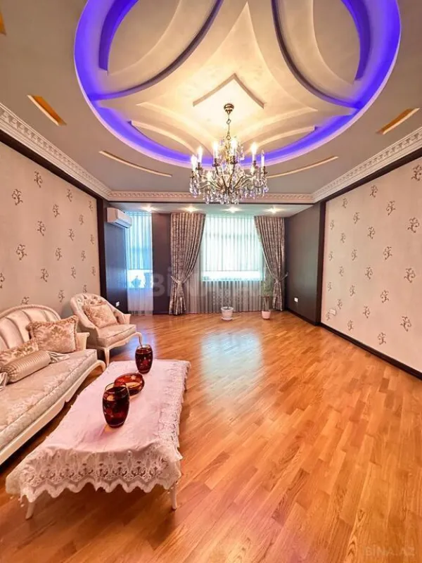 Satılır 5 otaqlı mənzil 260 m²
