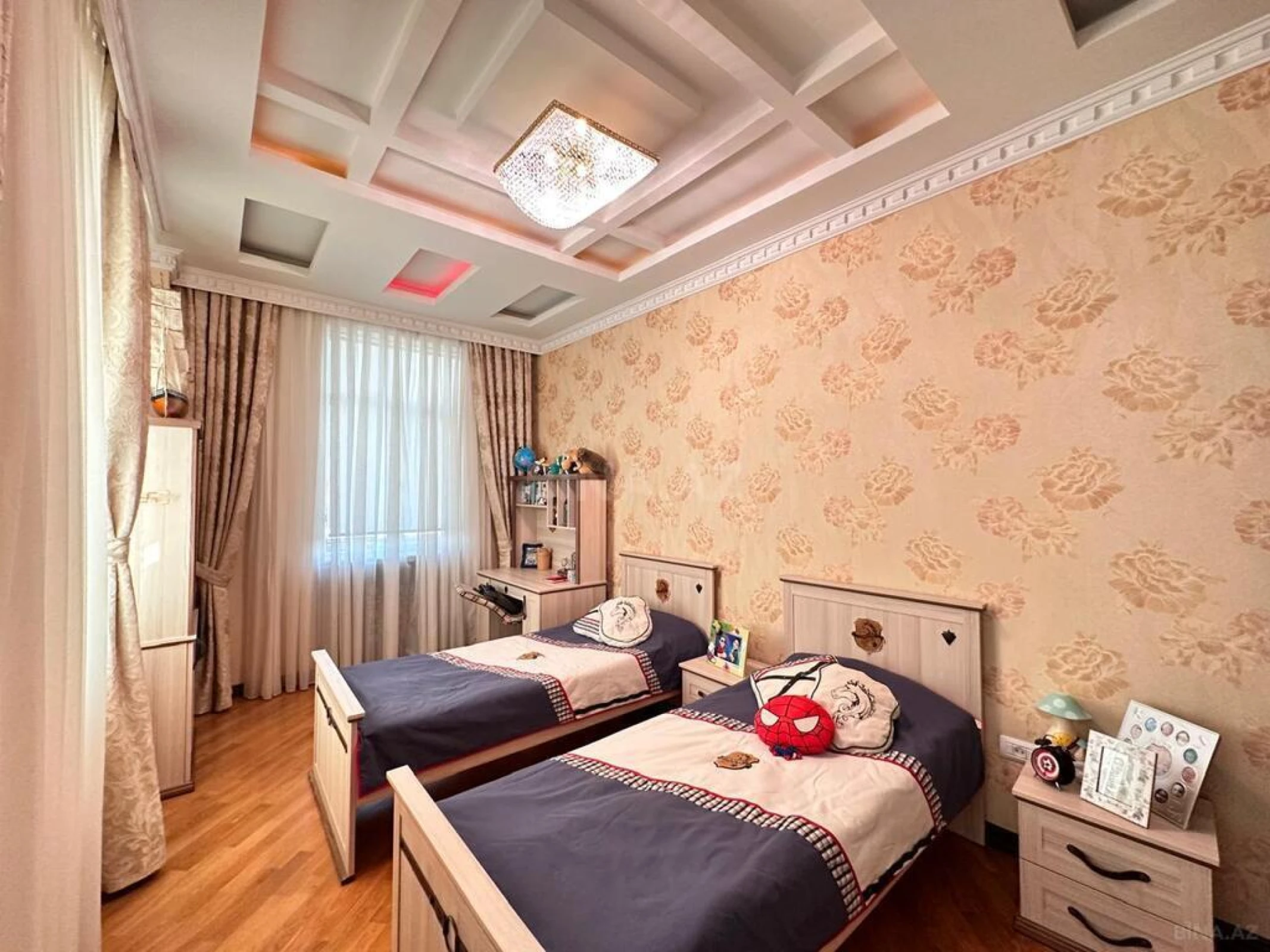 Satılır 5 otaqlı mənzil 260 m²