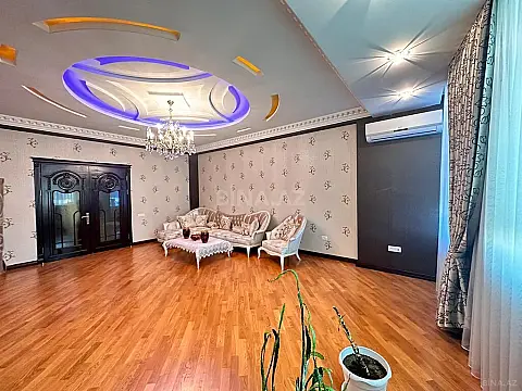 Satılır 5 otaqlı mənzil 260 m²