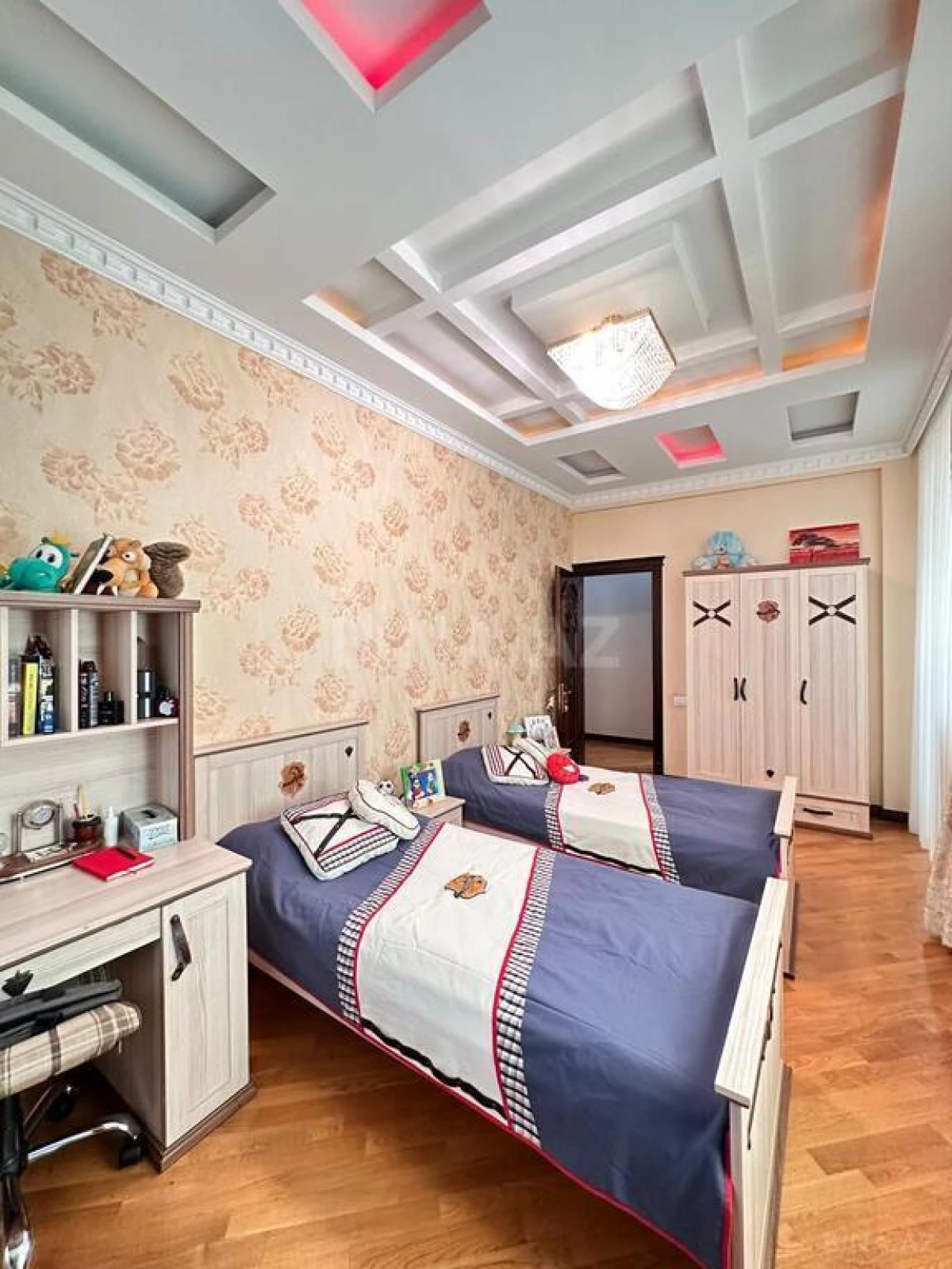 Satılır 5 otaqlı mənzil 260 m²