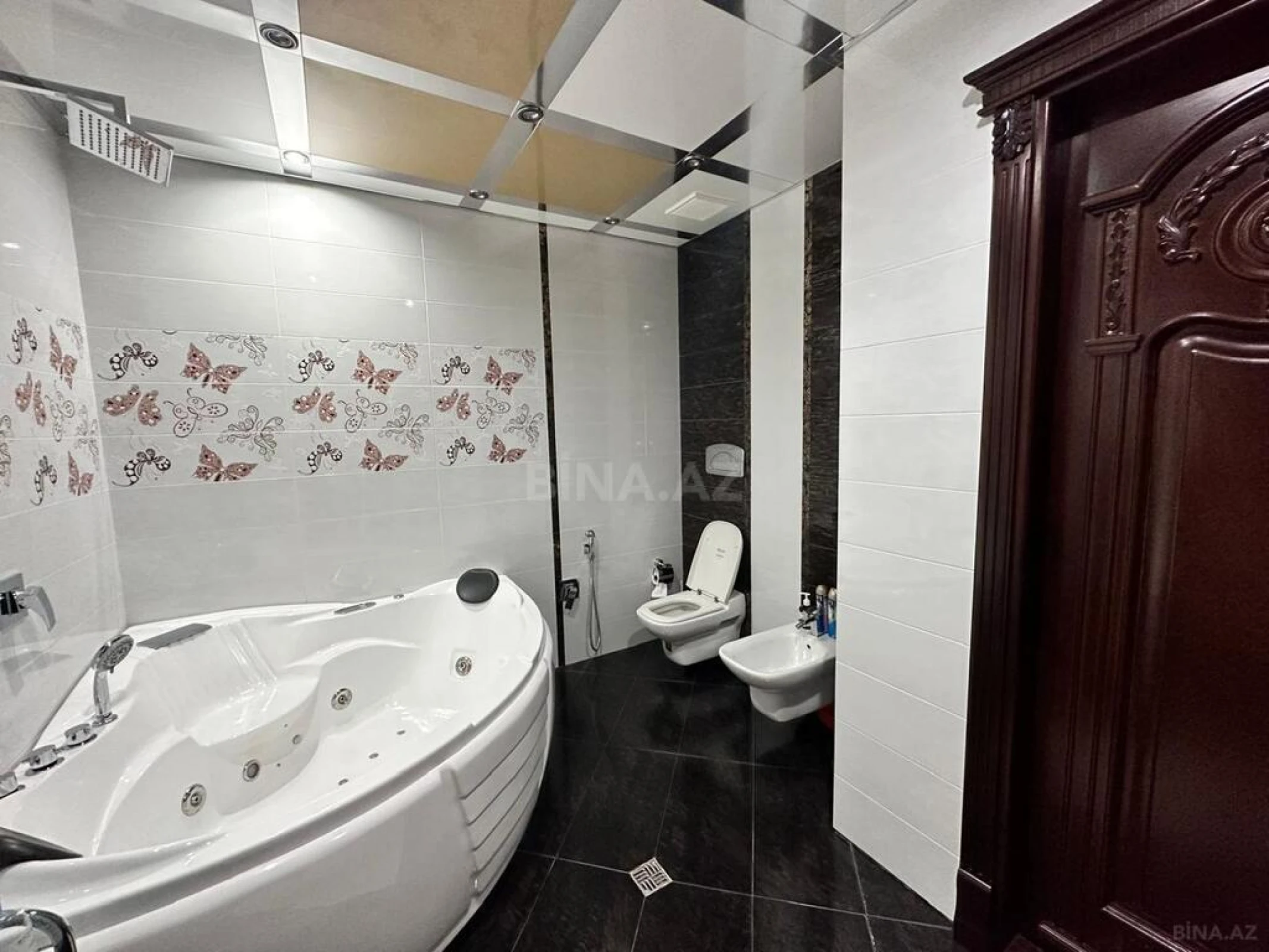 Satılır 5 otaqlı mənzil 260 m²