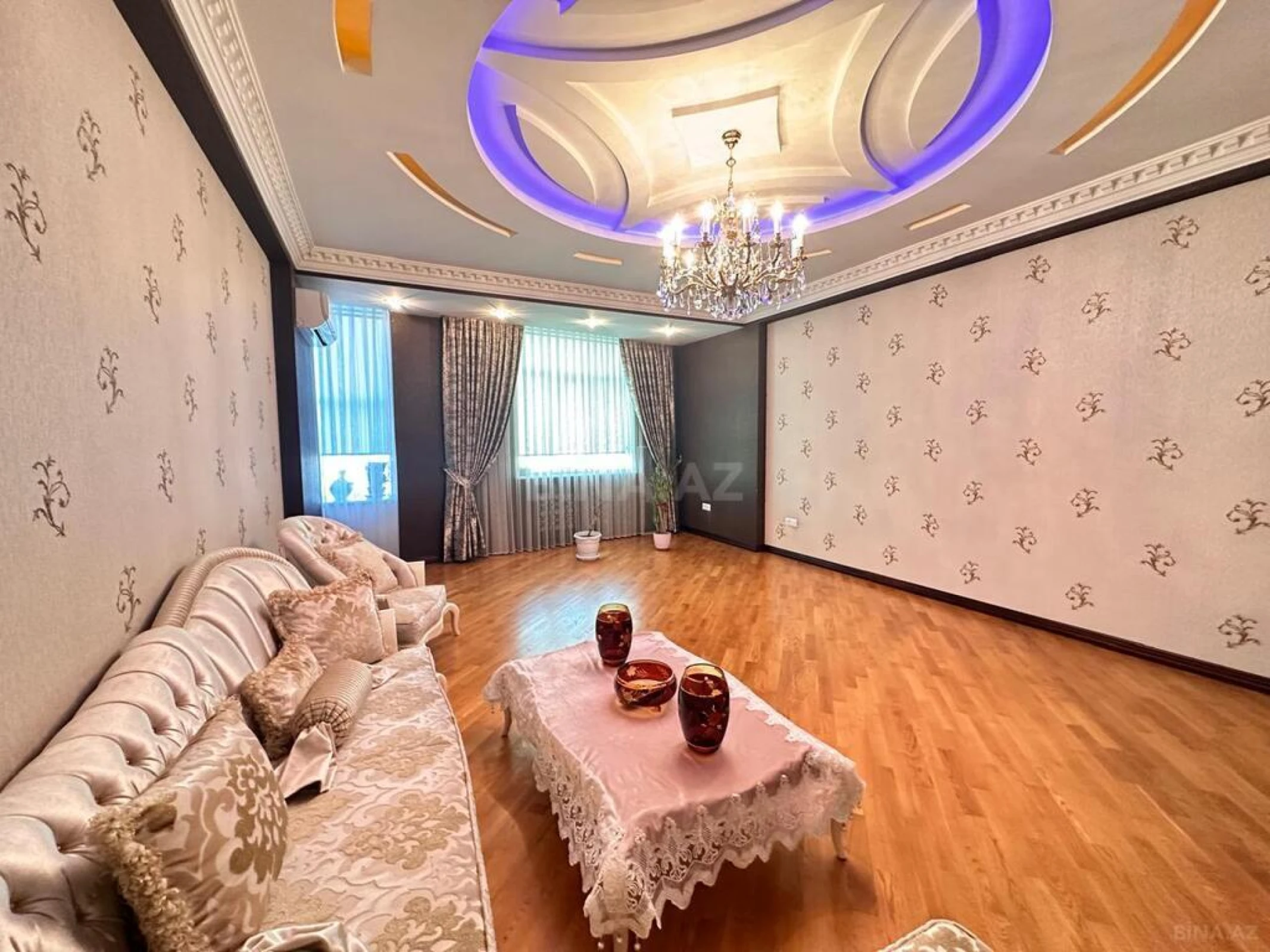 Satılır 5 otaqlı mənzil 260 m²
